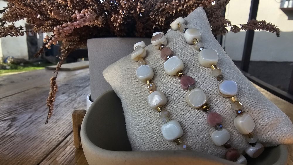 Bransoletka damska elegancka masa perłowa  komplet  trzy sztuki