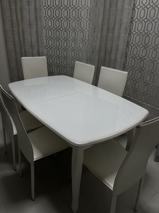 Стіл обідній та стільці