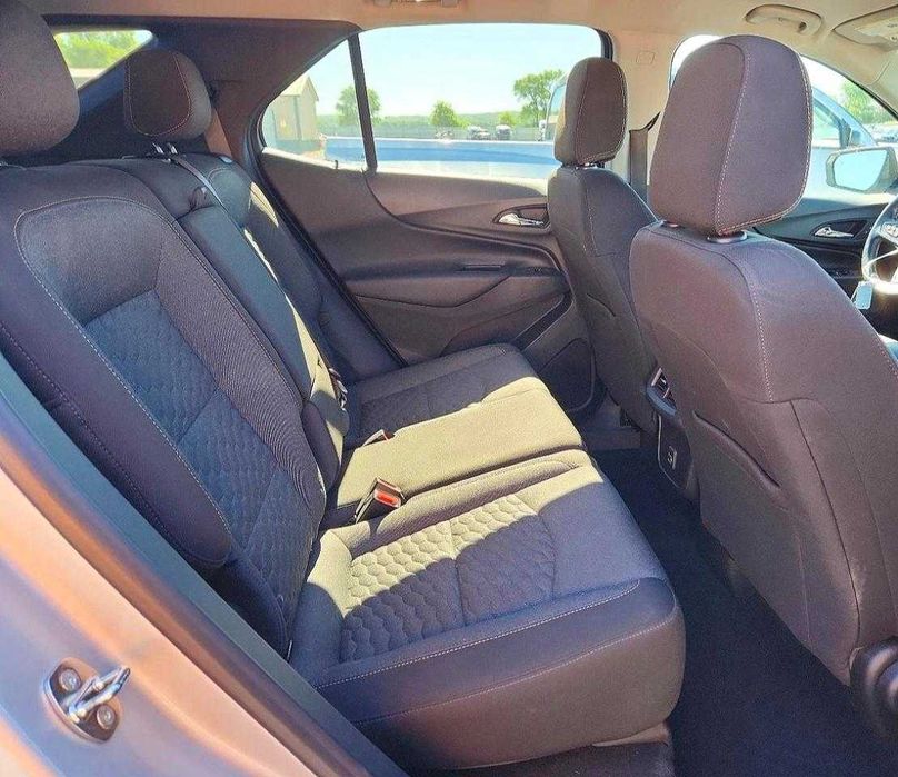 2021 Chevrolet Equinox LT &