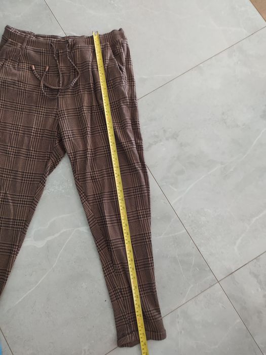 Spodnie w kratę M