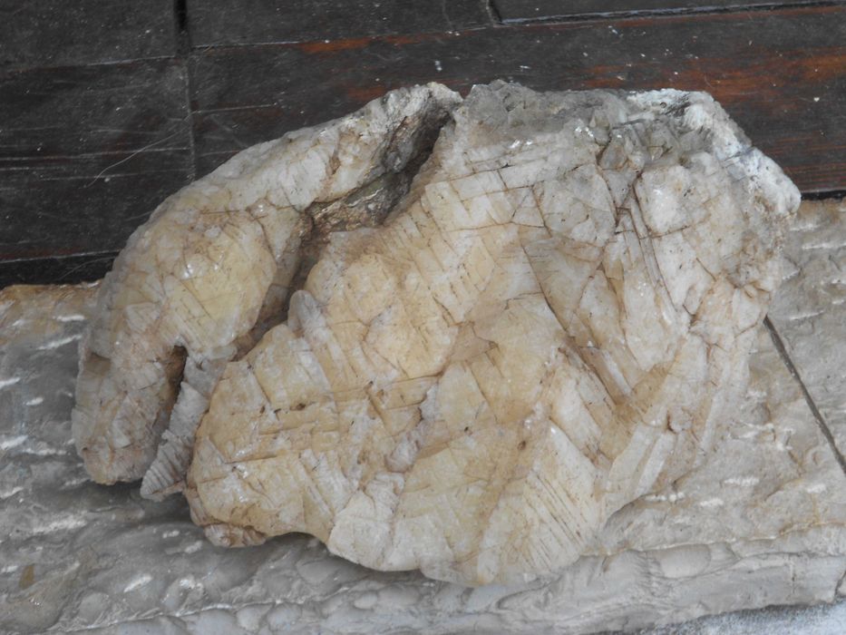 Rochas cristais minerais calcite naturais diversas cores e tamanhos