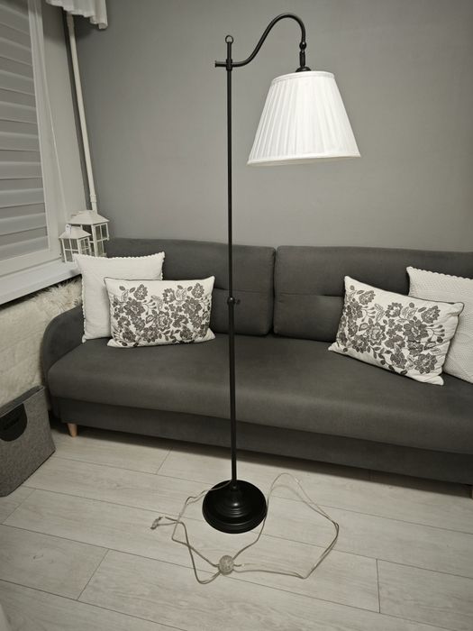 Lampa podłogowa metalowa