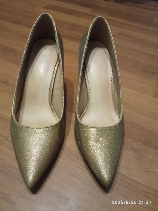 Szpilki eleganckie złote