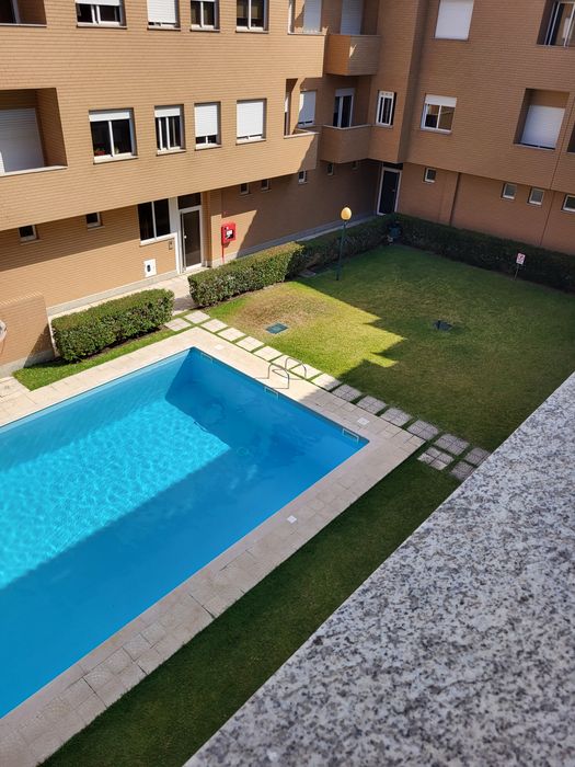 Apartamento t2 com piscina e garagem fechada em condomínio fechado em Esposende, totalmente remodelado.  Não pretendo ser contactado por imobiliárias.