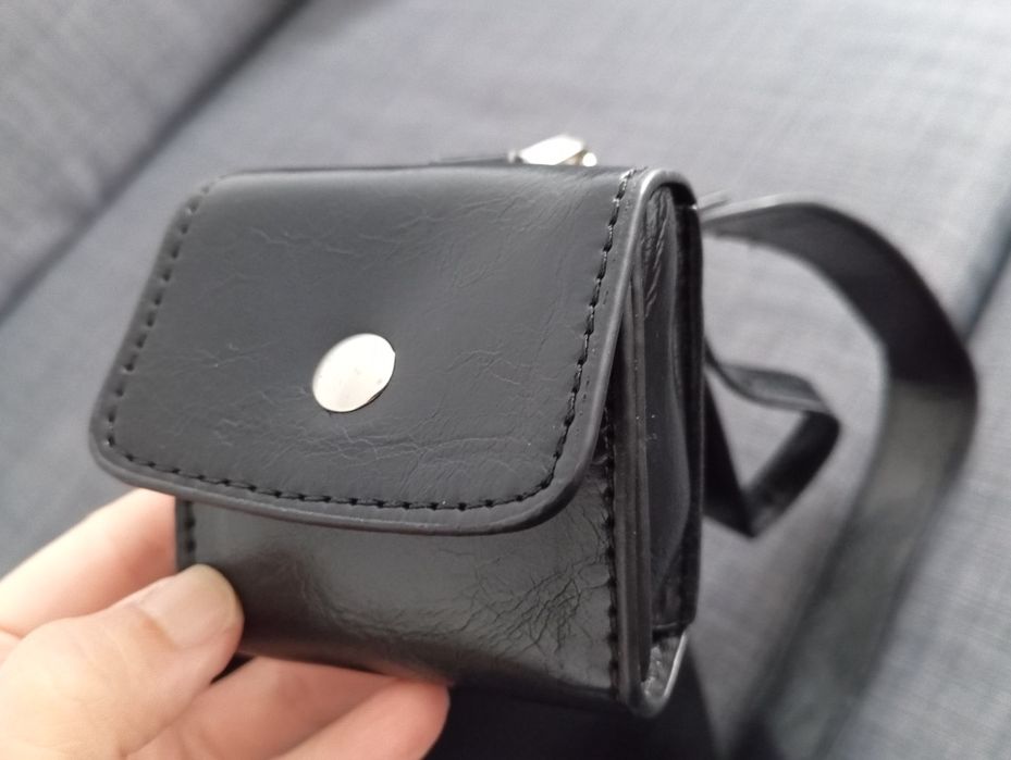 Nova bolsa de couro feminina de marca de designer independente. Por fa