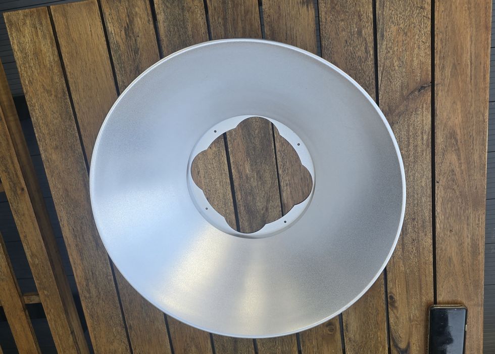 Aluminiowy odbłyśnik lampy, klosz, halogen, lampa. Średnica 50cm.