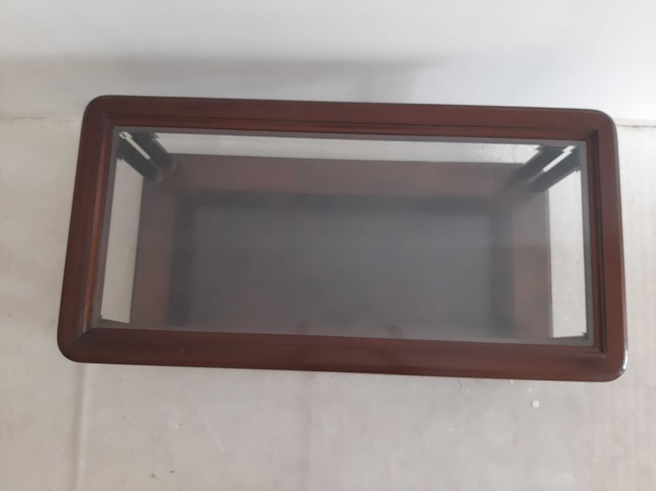 Mesa de centro em nogueira e latão