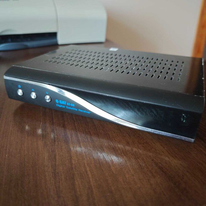 Супутникове ТВ: Антена, Головки (2 ТВ), Ресивери Ferguson та Q-SAT