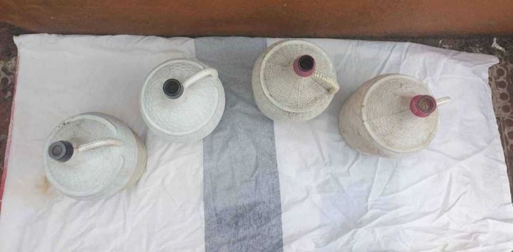 Garrafões de Vidro em Plastico vários