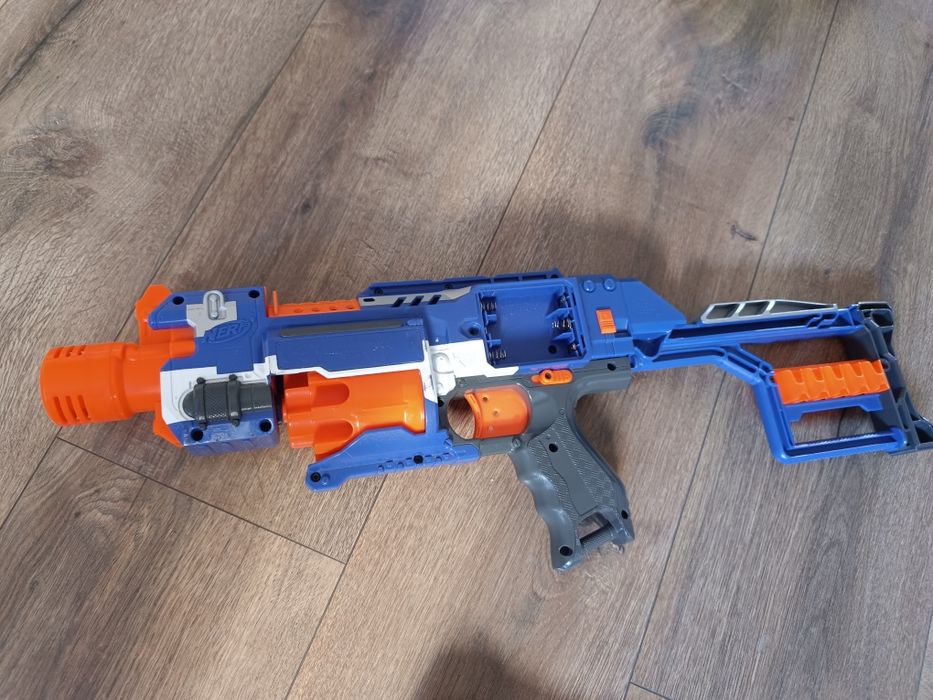 Sprzedam 3 używane pistolety wraz ze 29 strzałkami NERF.