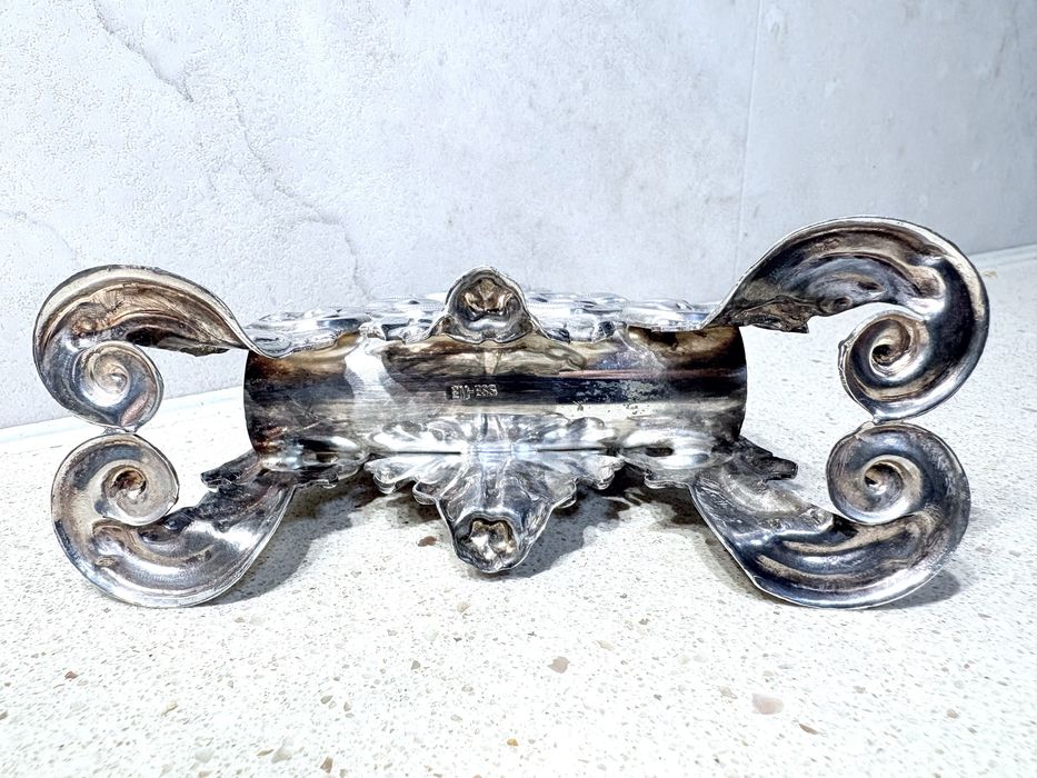 Lindissimo suporte para guardanapos estilo Arte Nova c. banho em prata
