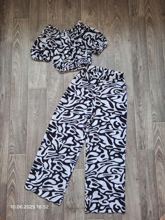 Костюм на дівчинку 146 розмір