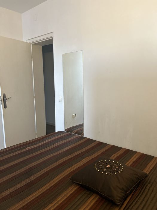 Quarto para arrendar no coração de Campo de Ourique