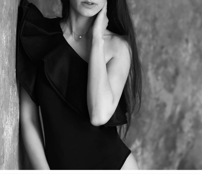 Продам 2  шт. боді на одне плече р. М