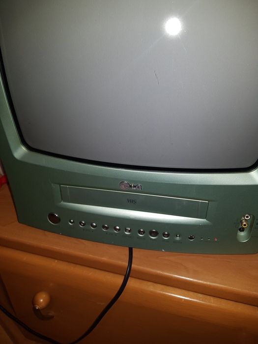 Telewizor odtwarzacz wideo na kasety sprawny