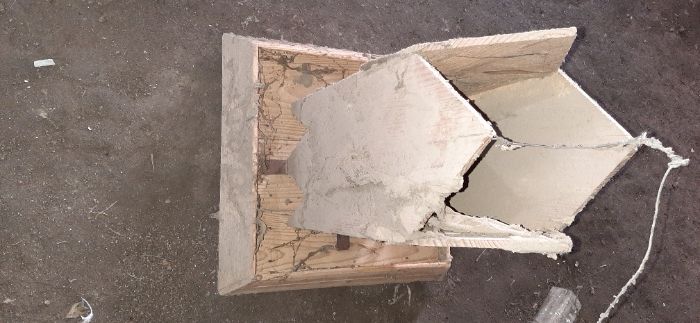 Comedouros em zinco e outros de madeira