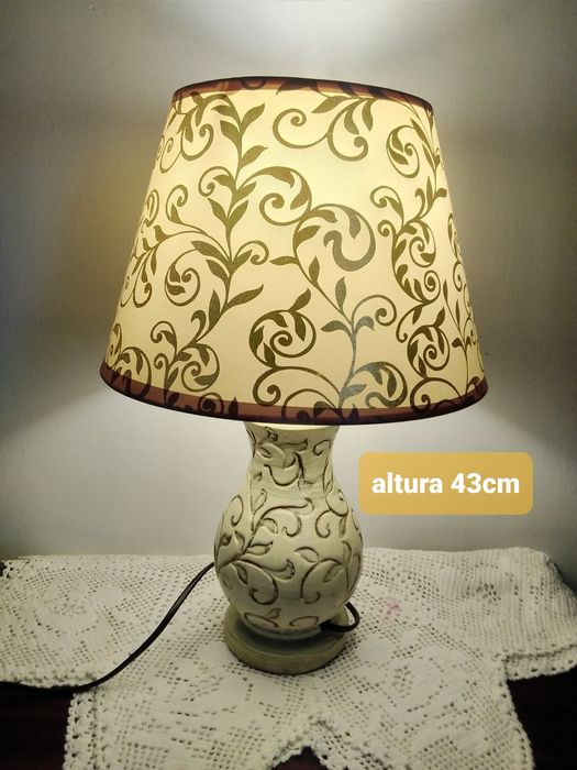 Candeeiro de mesa creme/dourado