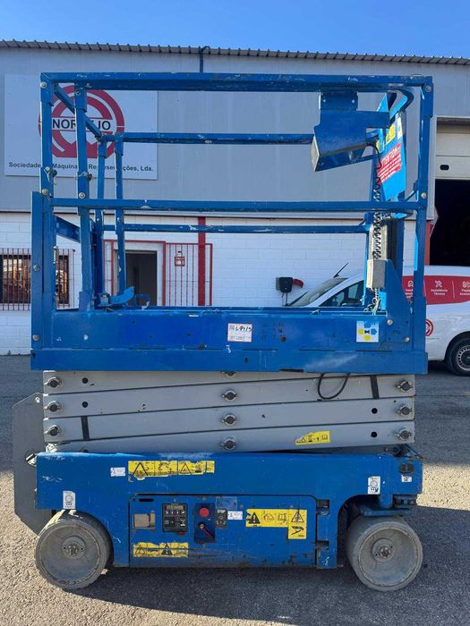 Plataforma elevatoria eletrica 8mt (Usada) estreita