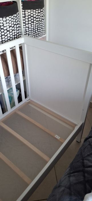 Cama de bebé de grades IKEA