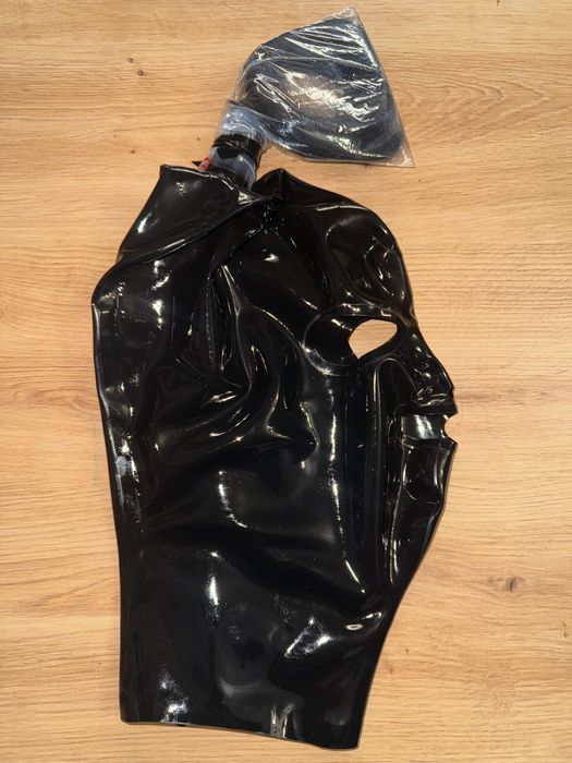 878/ Teatr Sesja foto maska L czarny lateks latex 0.4 zamek czarny kuc