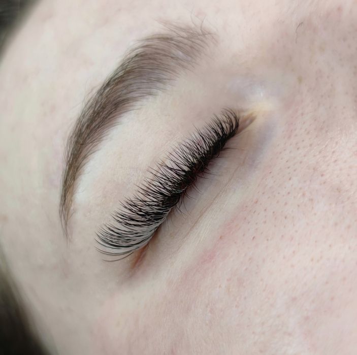 Навчання нарощуванню вій