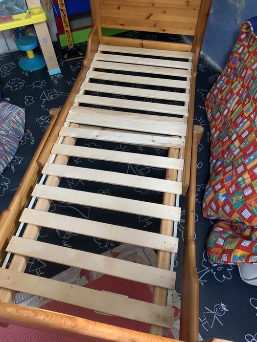 Cama de criança em madeira extensível
