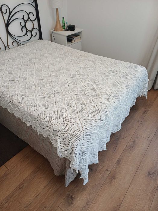 Bonita colha de renda artesanal. Excelente estado.