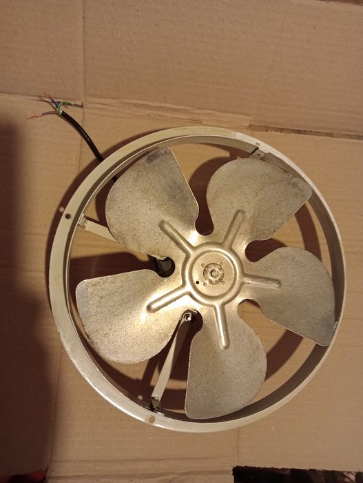 Вентилятор для вентиляции.