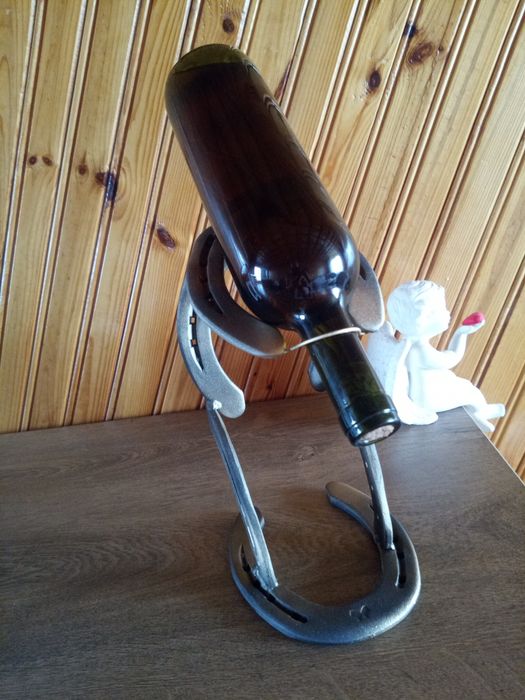 Stojak na wino prezent podkowy końskie