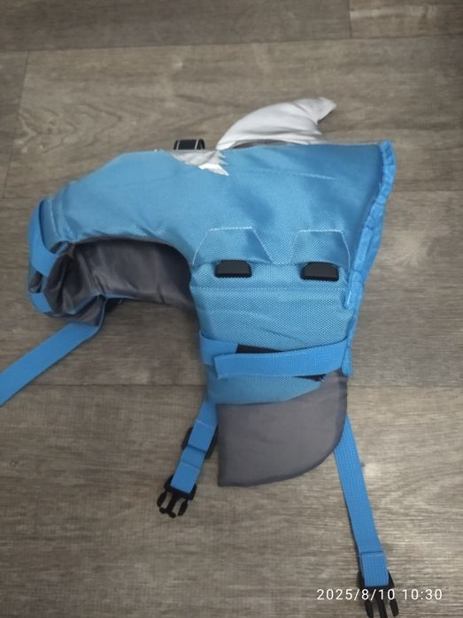 Жилет для плавания.