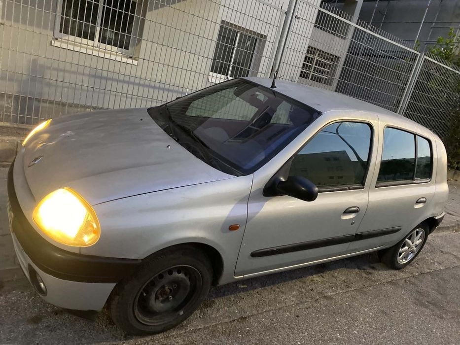 Vendo renoult clio muito bom de mecânica esta impecavel parece um relogio aceito retoma ou troca so tem 175 mil kms muito bom para despachar