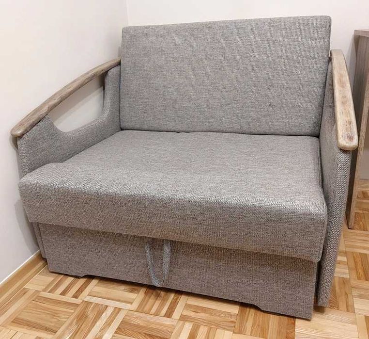 Fotel rozkładany z pojemnikiem na pościel