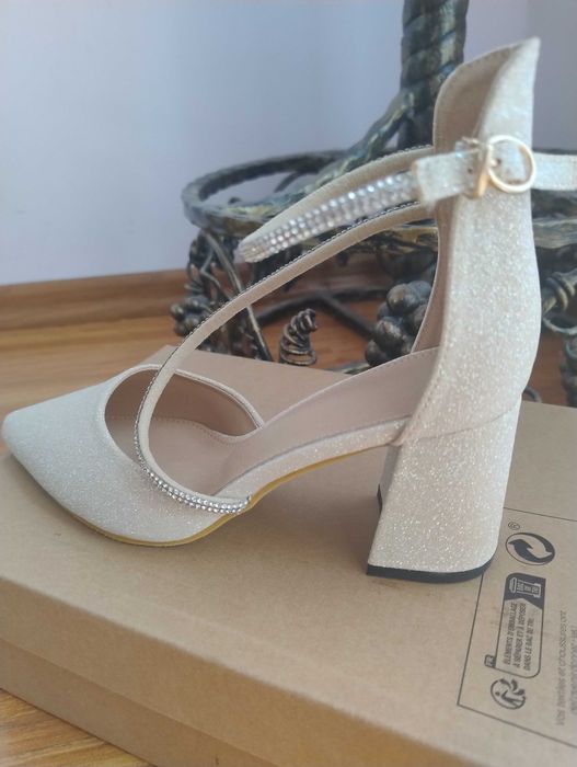 Buty na obcasie rozmiar 36