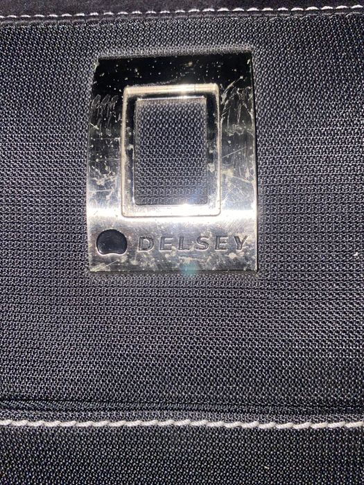 Большой дорожный чемодан Delsey