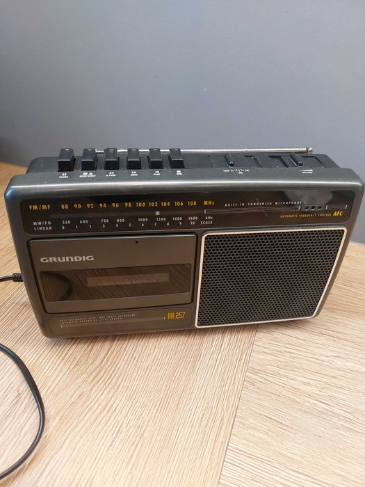 Radiomagnetofon Grundig RR 257 lata 80-te