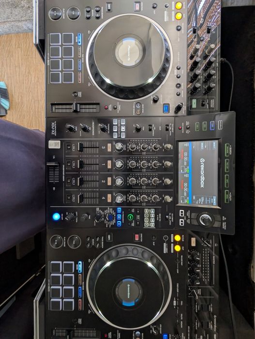 Pioneer XDJ-XZ All-in-one