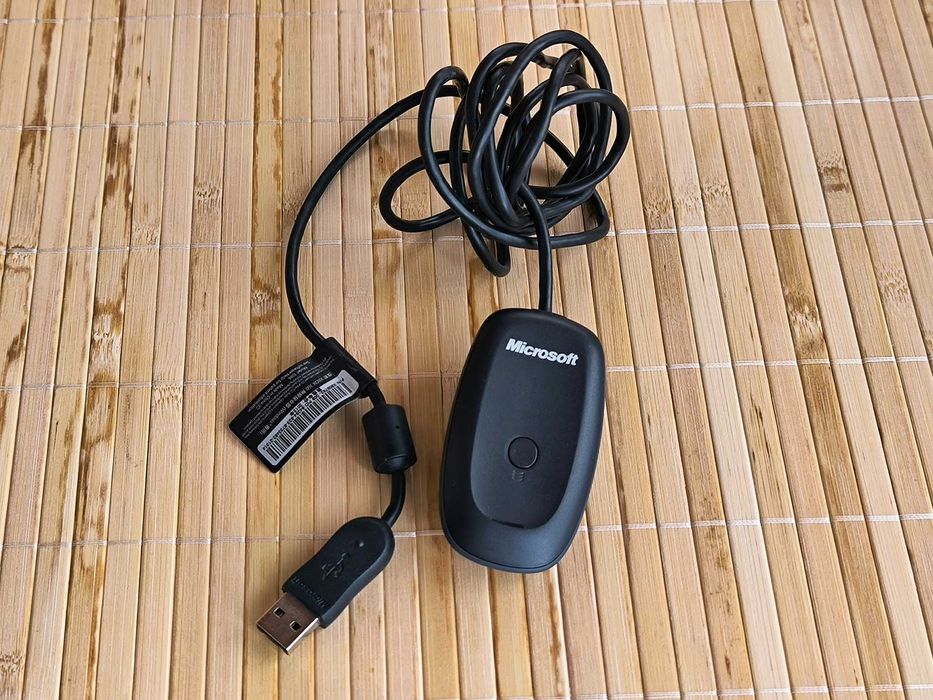 Два геймпади Xbox 360, бездротовий адаптер, кабель Play and Charge Kit