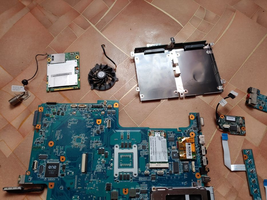 Продам рабочую материнскую плату к ноутбуку Sony Vaio VGN-AR21MR