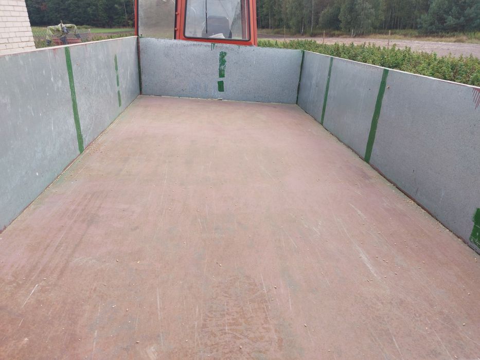 Przyczepa  z rozrzutnika