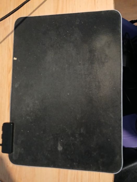 Mousepad preto usado