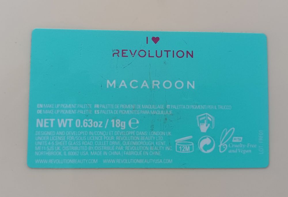 Paletka cieni 18 szt Revolution