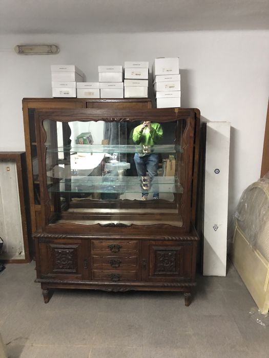 Louceiro / vitrine antigo