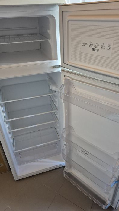 Холодильник Vestfrost 144 cm