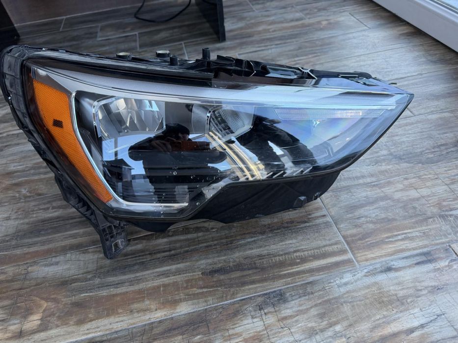 Фара Audi Q3 2019-2024 USA права  83A941012B Оригінальна