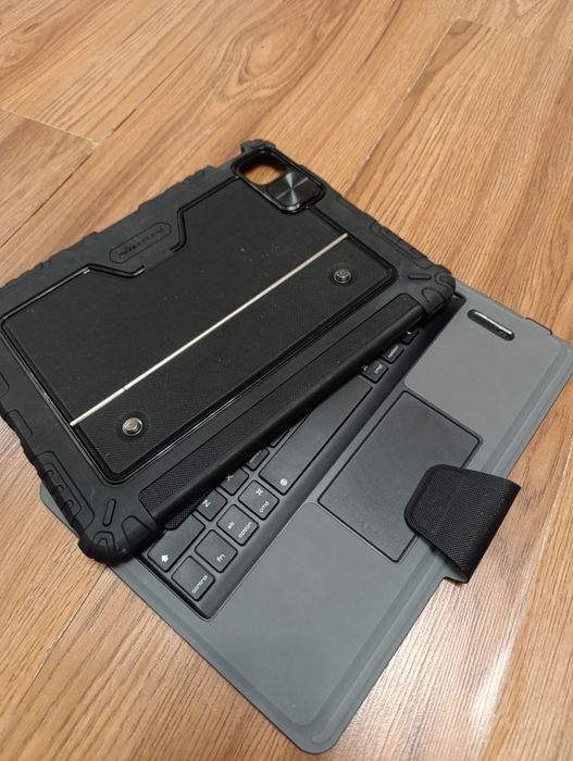 чехол-клавиатура, предназначенный для iPad Pro 11 дюймов или iPad Air