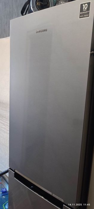 Холодильник Samsung