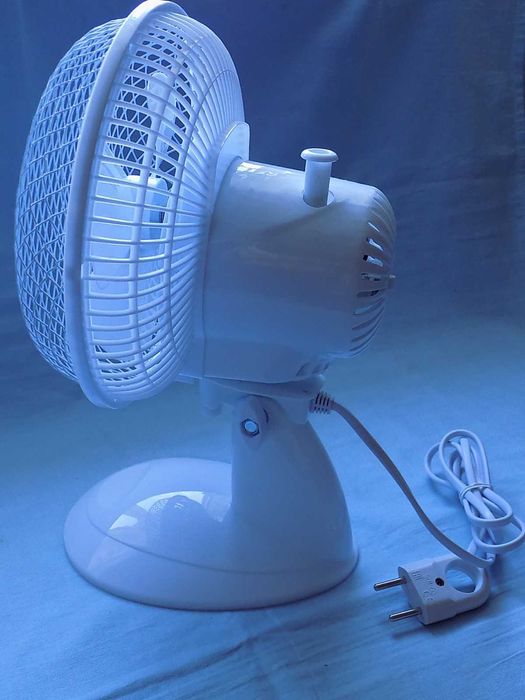 Wentylator biurkowy LG-18A . Biały cichy - moc 22 W.