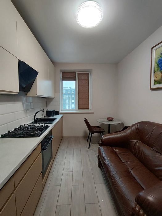 Квартира з меблями і технікою |