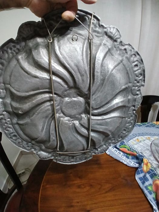 Prato decorativo  em estanho