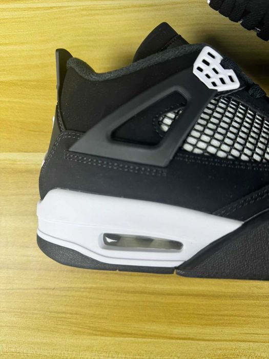 Air Jordan 4 Retro White Thunder  R. 45